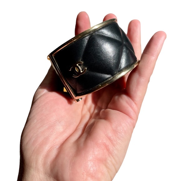 CHANEL Black Quilted Lambskin Leather Cuff Bracelet w/ Pin Side Closure - Picture 13 of 14
